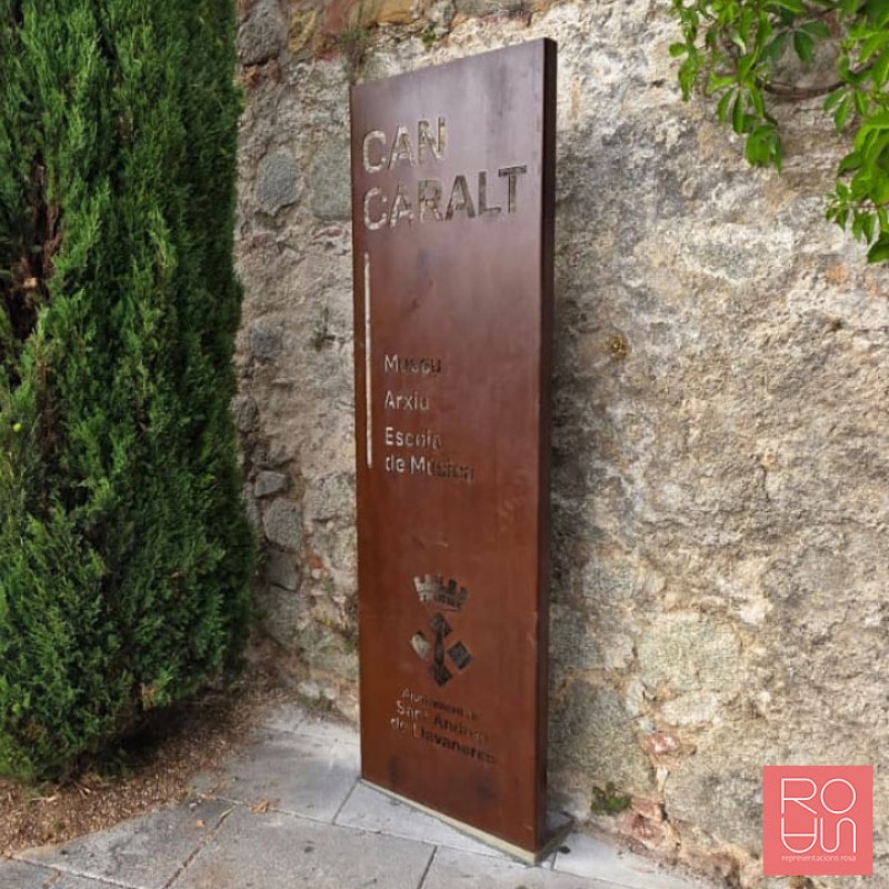 Tòtem de senyalització d'acer corten Patrimonial